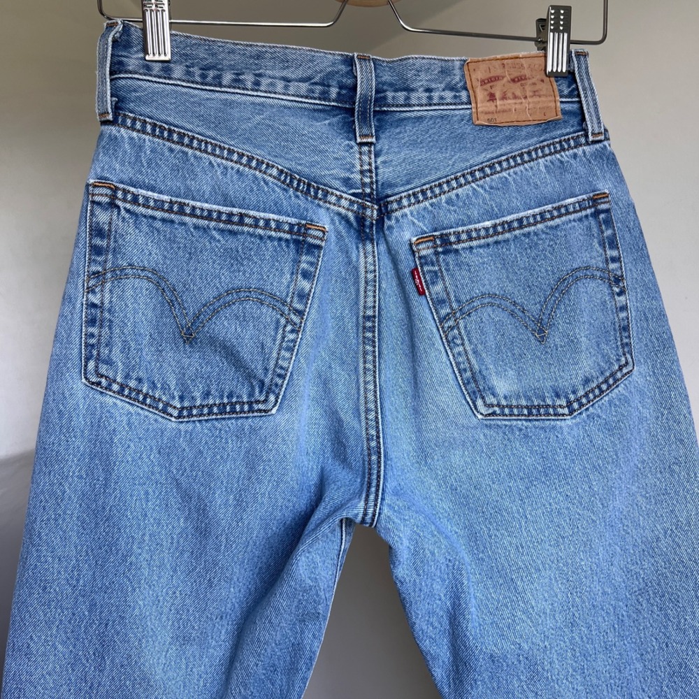 Levi's 501 Original Fit Jeans Size 26 Light Wash Straight Leg Denim Blue - Picture 6 of 8